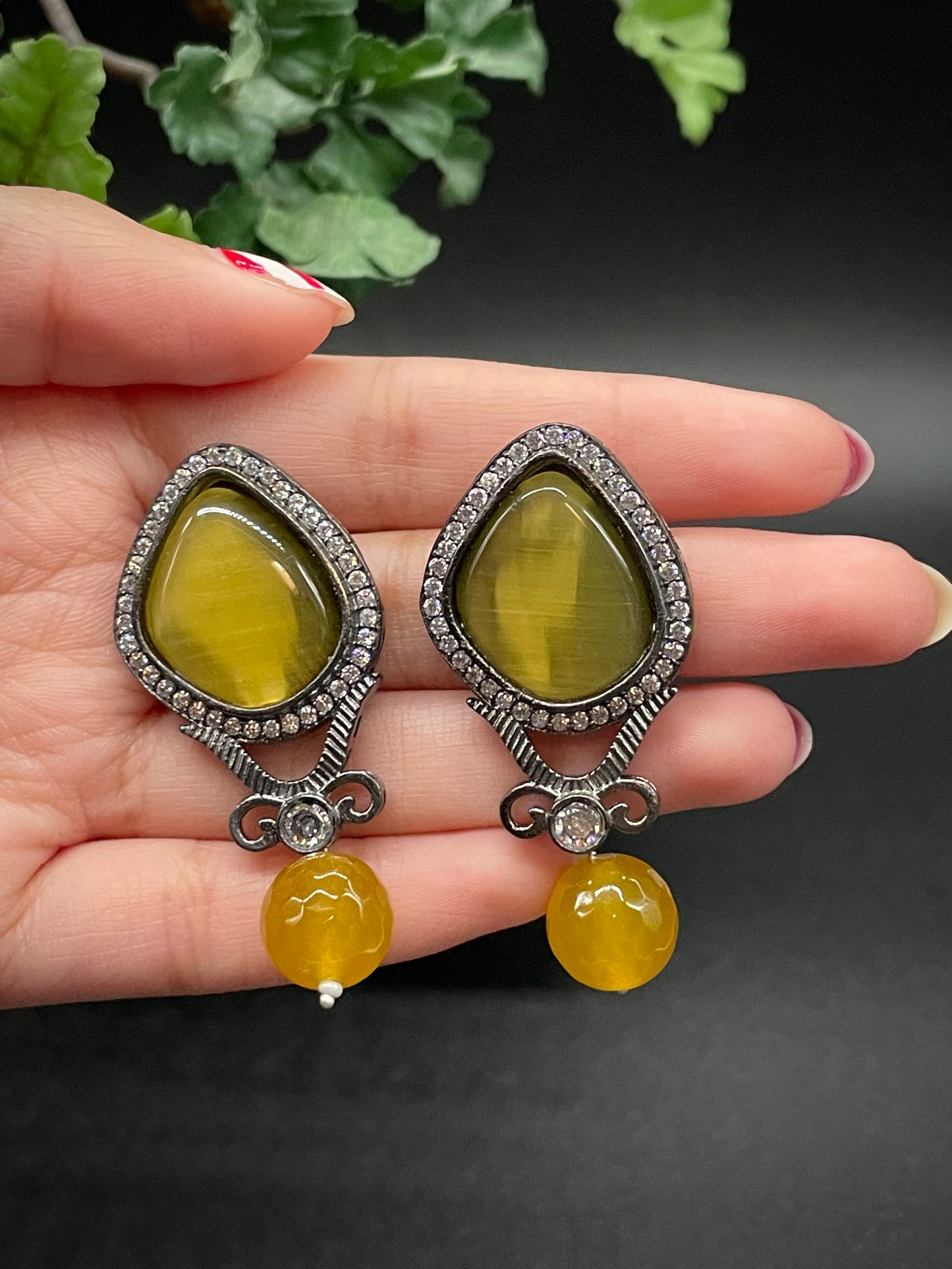 Mona Lisa Stone Earring