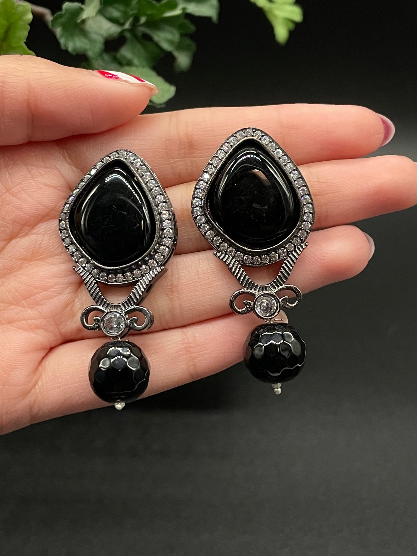 Mona Lisa Stone Earring
