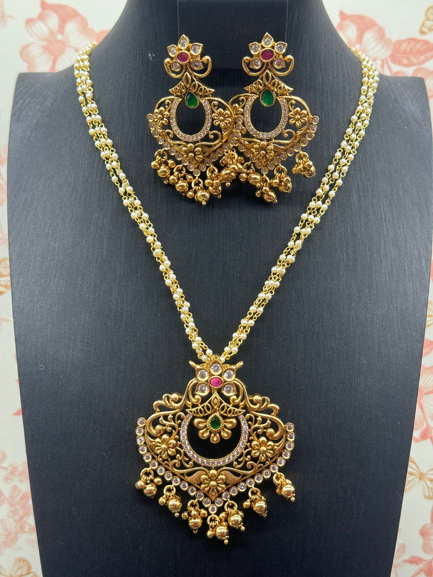 Antique Pendant Set