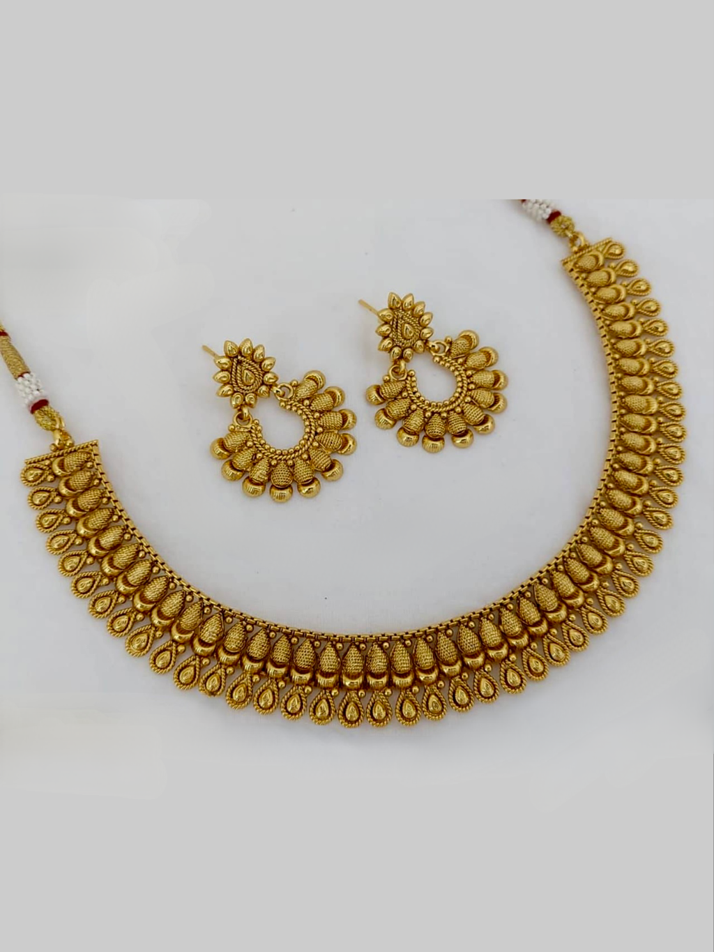 Simple Necklace with Chandbali