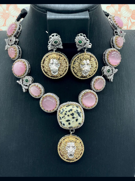 Mona Lisa Stone Necklace